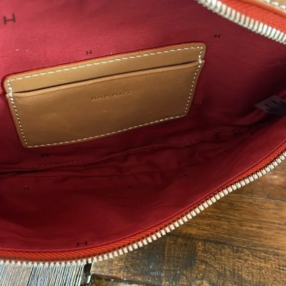 Hammitt CHARLES CROSSBODY MED - Croissant Tan/Brushed Silver
New never used - Picture 2 of 4